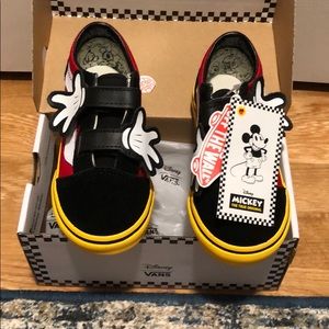 NWT Size 9.0 Toddler Mickey x Vans sneakers